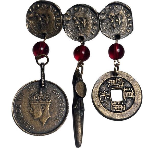 Vintage Red Glass Replica King George V Coin Dangle Brooch Antique Gold - Picture 1 of 5
